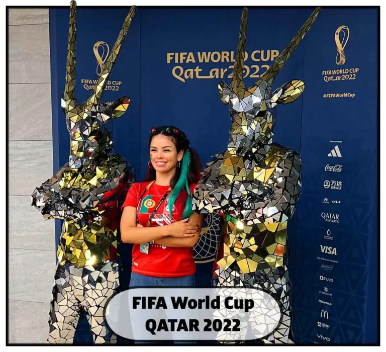 Qatar Oryx antilope mirror costume
